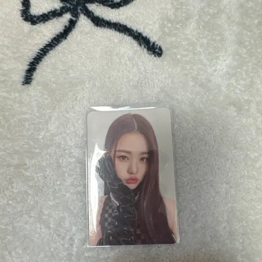 [BUNJANG] IVE Wonyoung Eleven Gloves Photocard / 원영언냐 일레븐 장갑 포카 (하자 조금 있어용!)