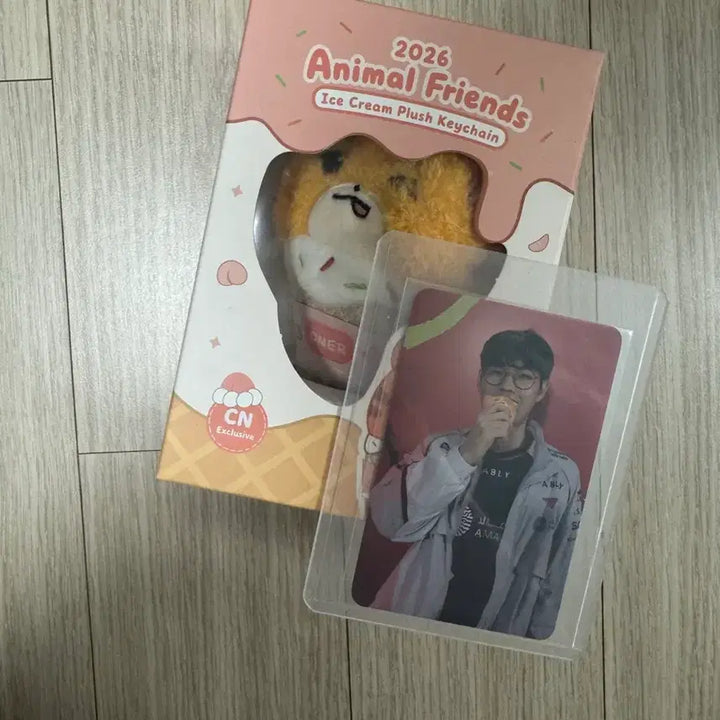 [BUNJANG] T1 Faker Ice Cream Plush Keychain (Photocard Included) / T1 티원 오너 아이스크림 인형 키링 미개봉 (포카포함)