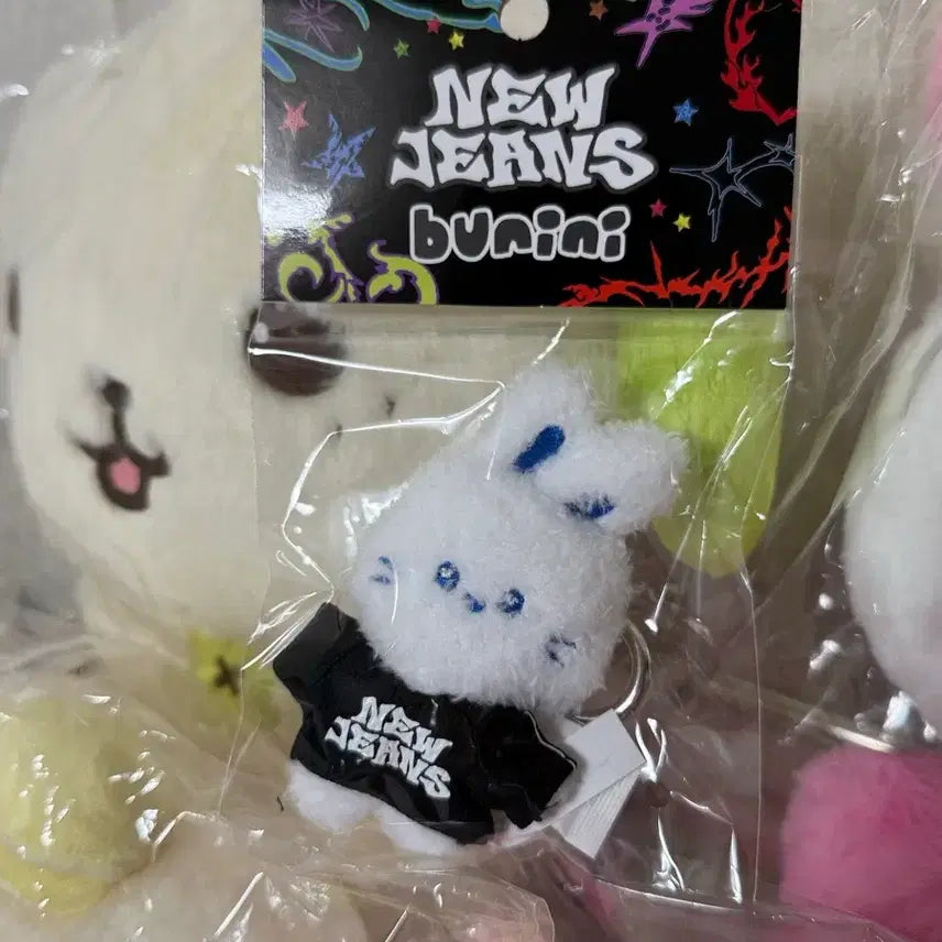 [BUNJANG] NewJeans Bunnies Mini Costume Keychain (White) / bunini 미니 코스튬 키링 (WHITE)