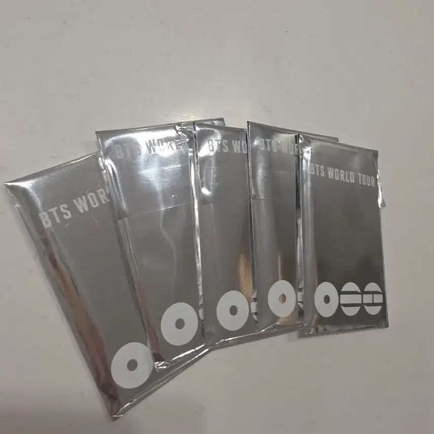 [BUNJANG] BTS World Tour Photocard Set (5ea, Sealed) / 방탄소년단 BTS WORLD TOUR 포토카드 5개 미개봉