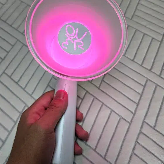 [BUNJANG] QWER Official Light Stick / QWER 공식 응원봉 팝니다