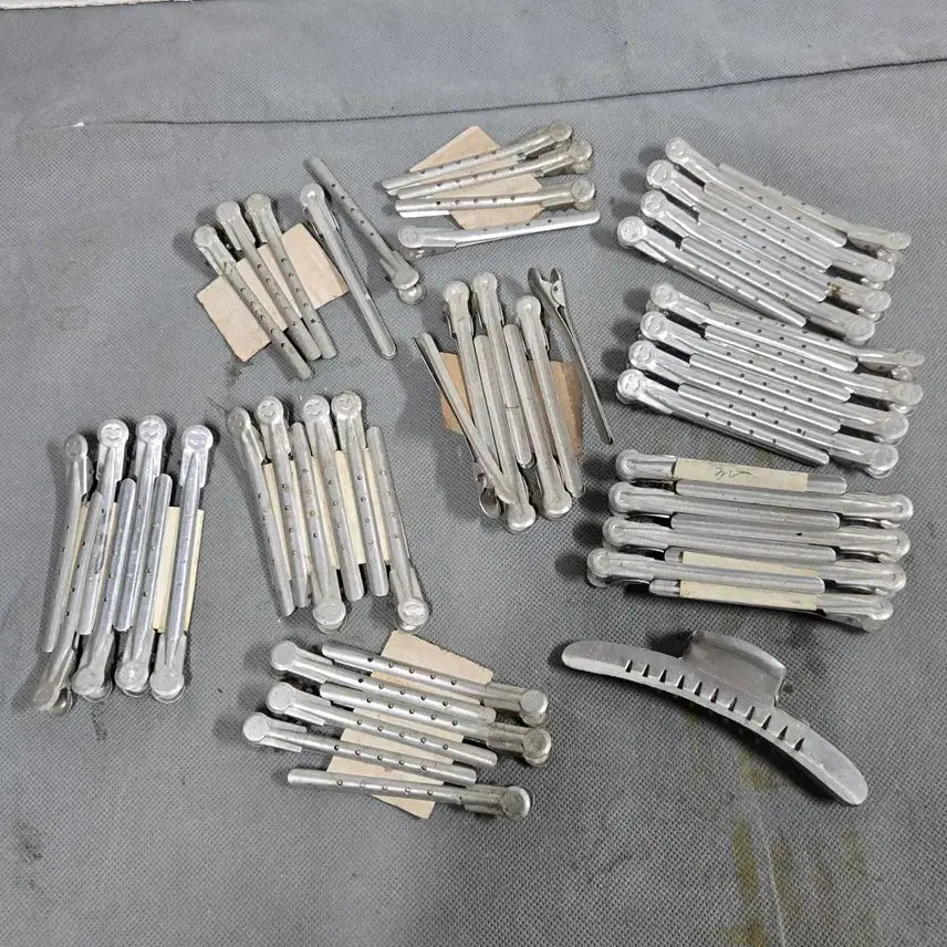 [BUNJANG] 1970s Hair Clips Bundle Set (61 Pieces) / 잊혀져간 추억의 미용자료 .1970년대 미용자료 .미용실 파마 알루미늄 머리헤어집게핀 61개 일괄
