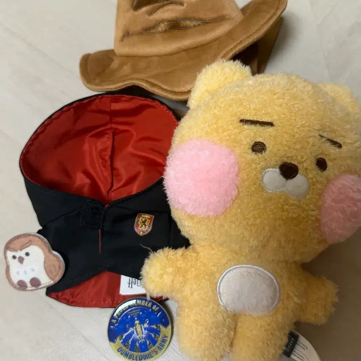 [BUNJANG] Kakao Friends Harry Potter Collaboration Doll Set + Harry Potter Badge Bundle / 카카오 해리포터 콜라보 인형세트+해리포터 뱃지 일괄판매
