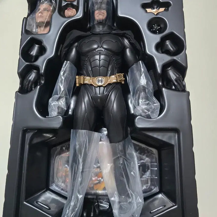[BUNJANG] Hot Toys Batman Begins 2.0 Unsealed Figure / 핫토이 배트맨 비긴즈 2.0 개봉품 판매
