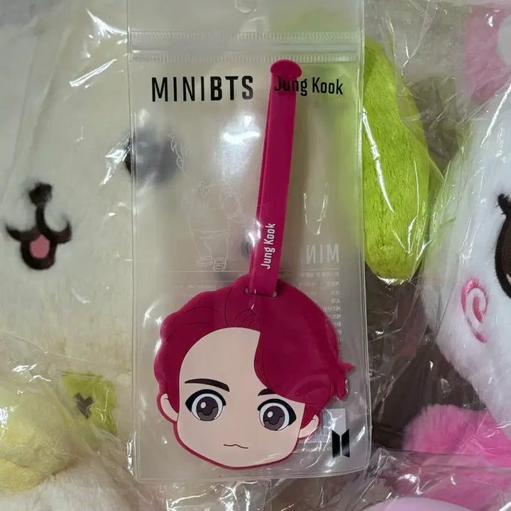 [BUNJANG] BTS Jungkook Mousepad + Luggage Tag Set (Sealed) / BTS 마우스패드+러기지택 (정국)