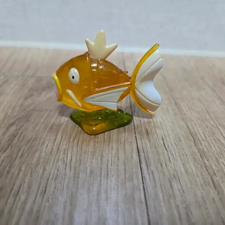 [BUNJANG] Pokemon Moncolle Clear Shiny Magikarp Figure / 포켓몬 몬코레 클리어 잉어킹 이로치 피규어