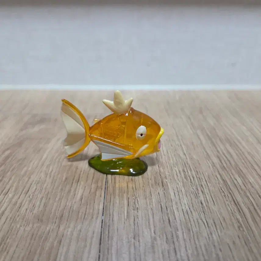 [BUNJANG] Pokemon Moncolle Clear Shiny Magikarp Figure / 포켓몬 몬코레 클리어 잉어킹 이로치 피규어