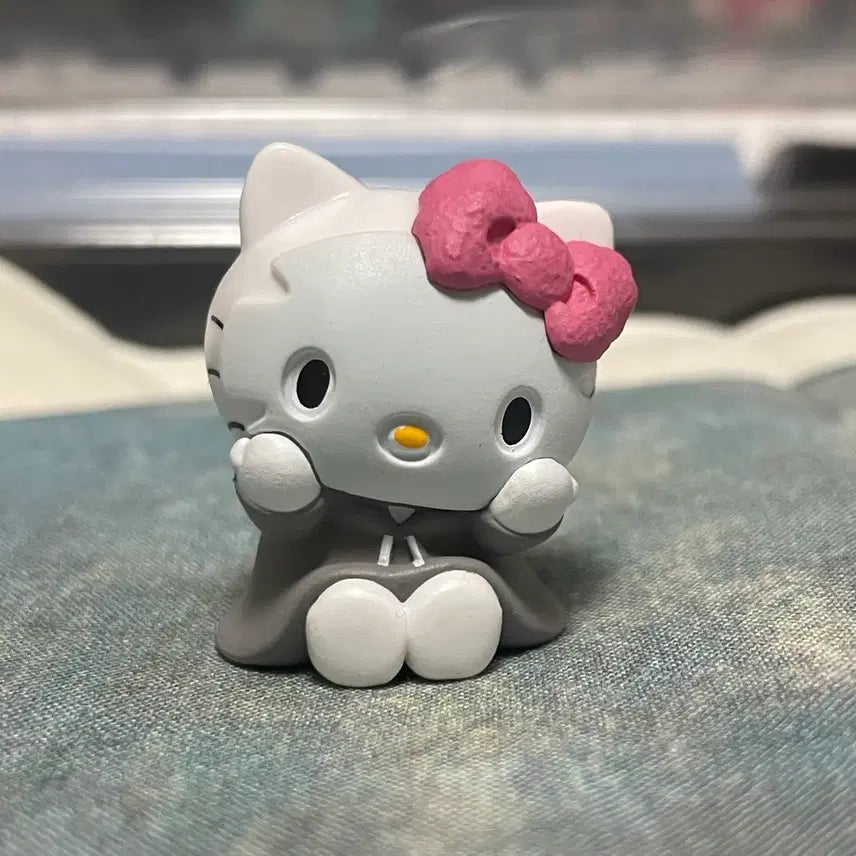 [BUNJANG] Hello Kitty Figure / 헬로키티 피규어