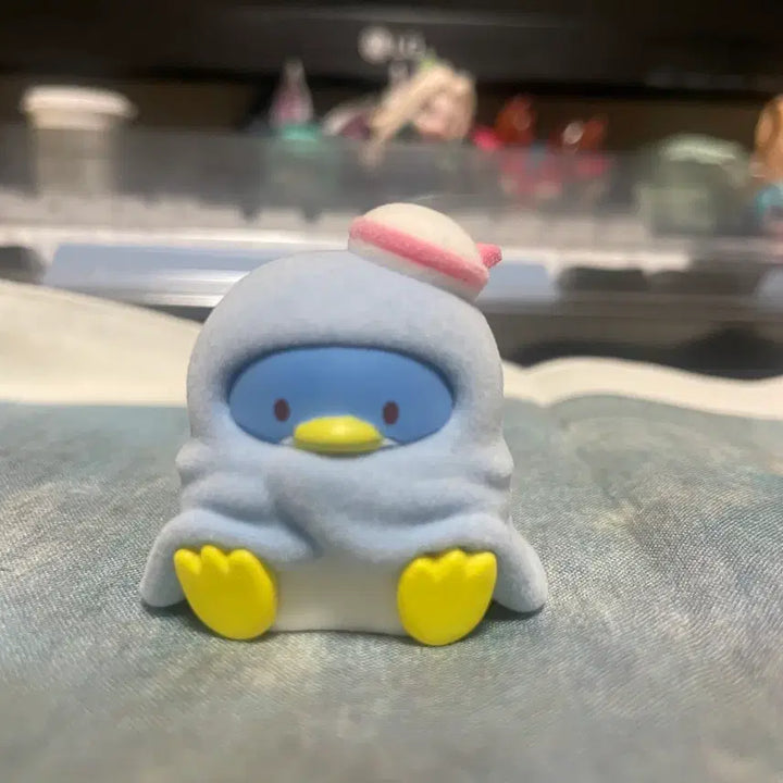 [BUNJANG] Sanrio Penguin Figure with Blanket / 산리오 이불 덮은 펭귄 피규어