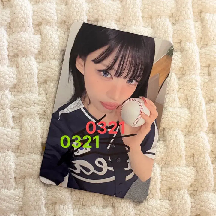 [BUNJANG] fromis_9 Chaeyoung Lightsome Baseball Ver. Signed Photocard / 프로미스나인 싸인 포카 싸포 이채영 메이크스타 야구부ver 포토카드 포카 양도