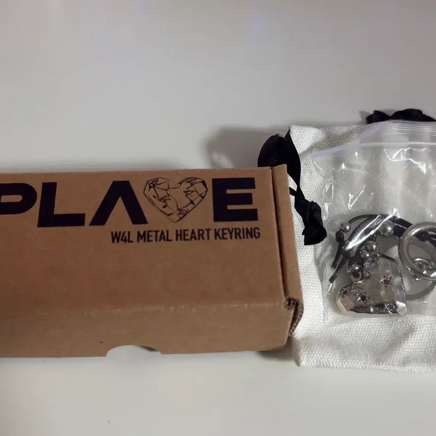 [BUNJANG] PLAVE W4L Metal Keyring (Unused) / 플레이브 웨포럽 W4L 메탈 키링 (미사용)