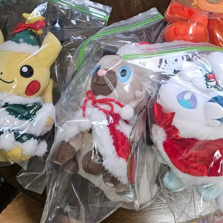[BUNJANG] Pokemon Center 2017 Christmas Lycanroc, Alolan Vulpix, Pikachu Plush Set (Authentic) / 포켓몬 2017 크리스마스 암멍이 알로라 식스테일 피카츄 인형 (정품)
