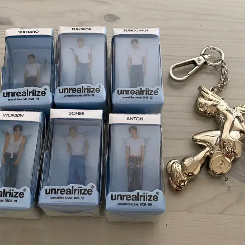 [BUNJANG] RIIZE Signature Figure &amp; Keyring Bundle Set / 라이즈 시그 피규어 및 키링