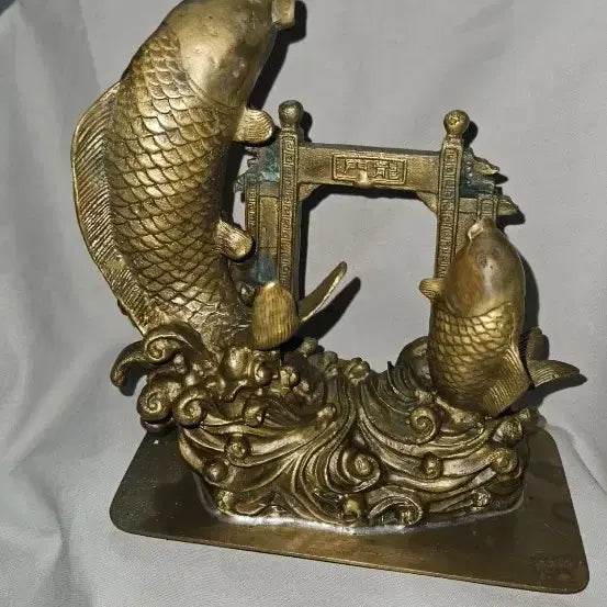 [BUNJANG] Brass "Fish Leaping Over Dragon Gate" Carp Statue (2.437kg) - Symbol of Success and Promotion / 황동 어약용문 등용문 잉어 조각상 2.437kg 출세.합격.승진 장식품