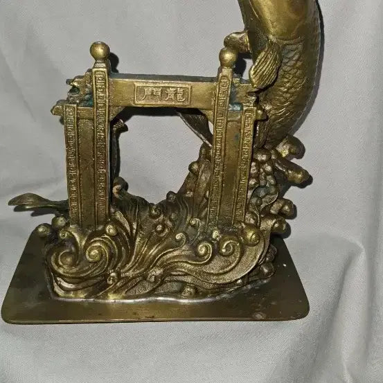 [BUNJANG] Brass "Fish Leaping Over Dragon Gate" Carp Statue (2.437kg) - Symbol of Success and Promotion / 황동 어약용문 등용문 잉어 조각상 2.437kg 출세.합격.승진 장식품