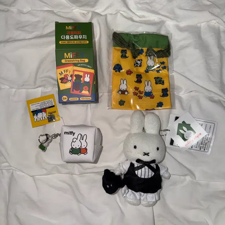 [BUNJANG] Miffy Mini Pouch &amp; Plush Keychain Set / 미피 미니 다용도 파우치 양장 인형 키링 새상품 세트