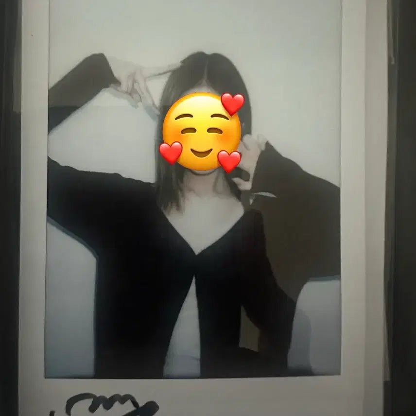[BUNJANG] TripleS Jueun Signed Polaroid / 트리플에스 주빈 싸인폴라로이드