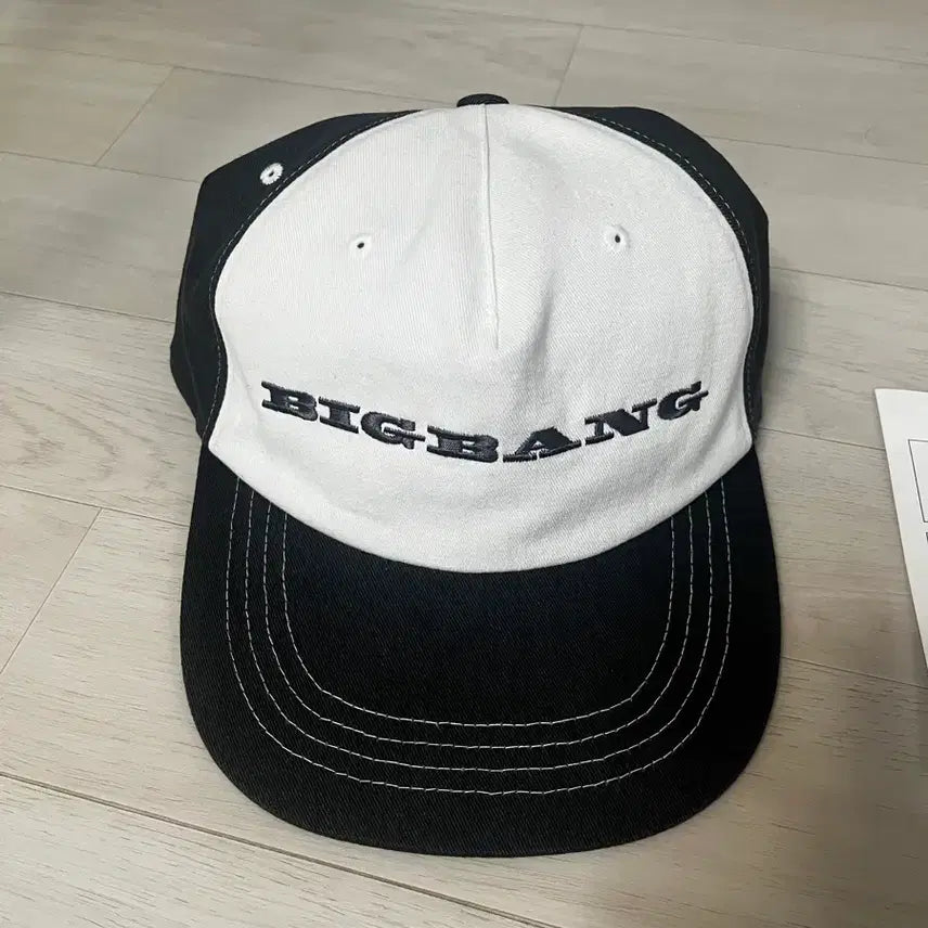 [BUNJANG] BIGBANG World Tour XX Cosmos Two-Tone Ball Cap White/Black / 빅뱅 2026-2027 월드 투어 XX : 코스모스 투톤 볼캡 화이트 블랙