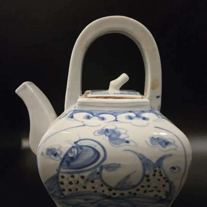 [BUNJANG] Joseon Dynasty Celadon Porcelain Blue and White Square Ewer with Fish Motif / 백자청화 어문 사각 주자