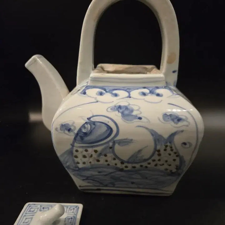 [BUNJANG] Joseon Dynasty Celadon Porcelain Blue and White Square Ewer with Fish Motif / 백자청화 어문 사각 주자