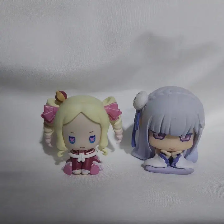 [BUNJANG] Re:Zero Beatrice &amp; Emilia Spring Mechanism Gacha Figures (2 Types Bundle) / 리제로 베아트리스 에밀리아 태엽 가챠 피규어 2종 일괄 오네무탄 페탓토