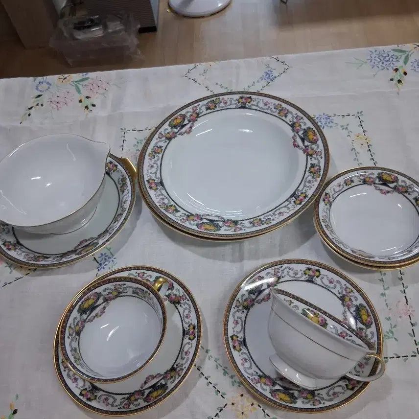 [BUNJANG] Rosenthal Classic Rose Collection Tea Cup Set / 로젠탈 클레식 로즈 컬렉션 찻잔