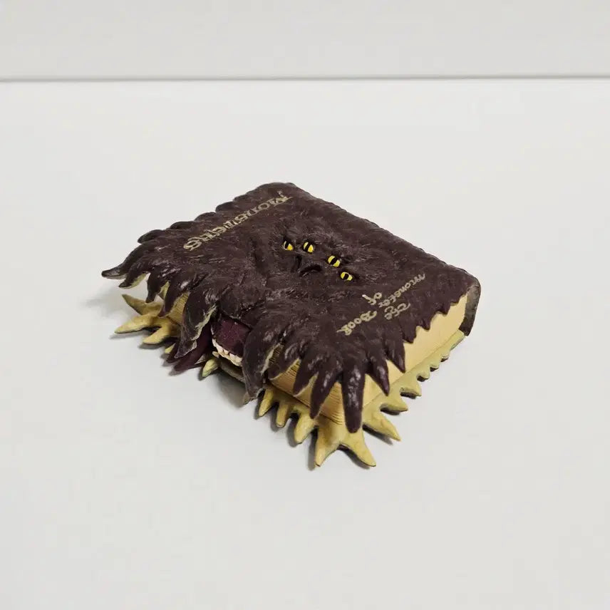 [BUNJANG] Harry Potter Bandai Miniature Collection Gacha Series 2 Monster Book Figure / 해리포터 반다이 미니어처 컬렉션 가챠 2탄 신비한 동물 돌보기 책 괴물 책 몬스터 북 피규어