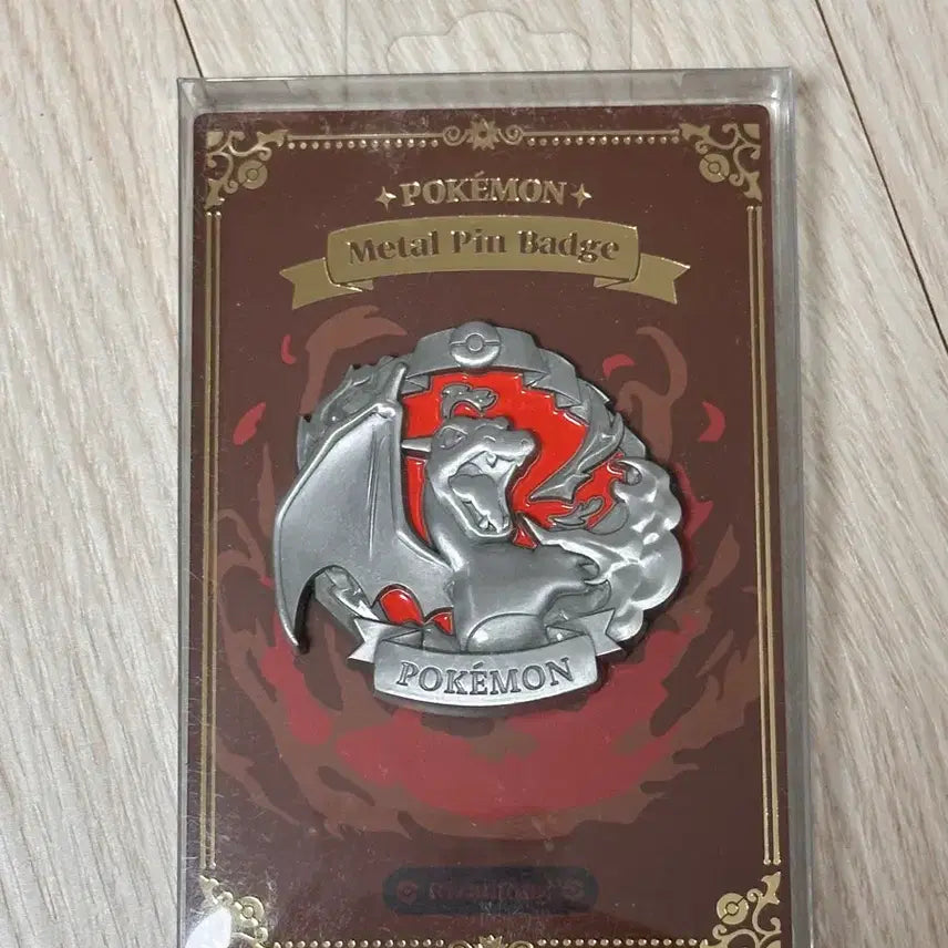 [BUNJANG] Pokemon Charizard Eternal Antique Metal Pin Badge (Sealed) / 포켓몬 리자몽 핀뱃지 ETERNAL ANTIQUE METAL 미개봉