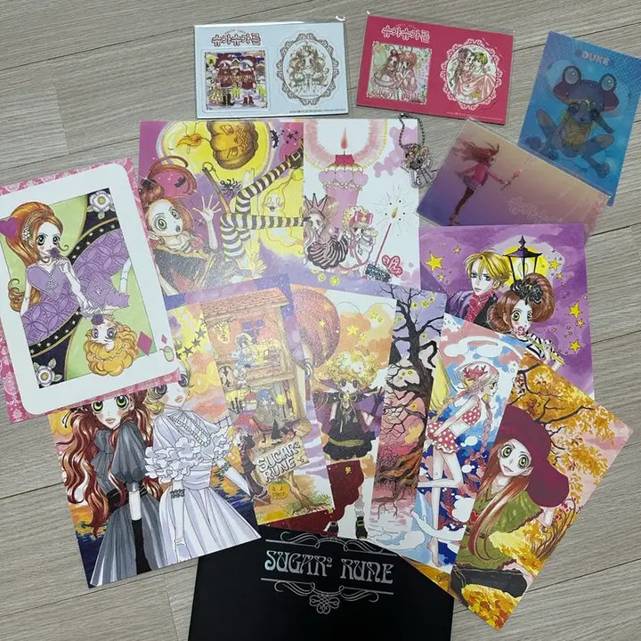 [BUNJANG] Sugar Sugar Rune Original Art Postcard, Acrylic Keychain, Magnet, Lenticular Card Bundle Set / 슈가슈가룬 원화 엽서 및 아크릴 키링, 마그네틱, 렌티큘러 카드 일괄 판매