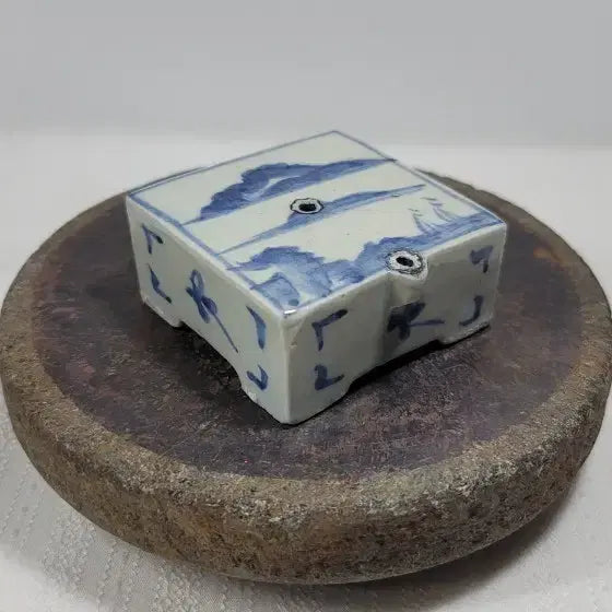 [BUNJANG] Joseon Dynasty Bunwon Kiln Celadon White Porcelain Landscape Square Inkstone Water Dropper / 백자청화산수문사각연적(조선분원.관요사기)