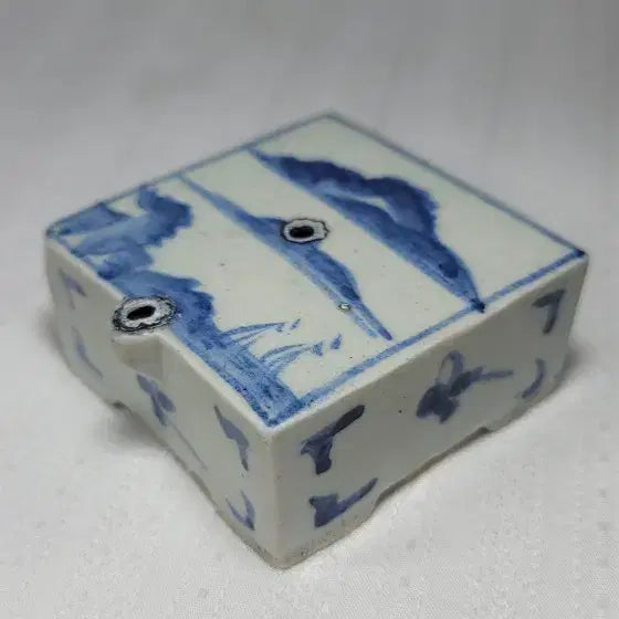 [BUNJANG] Joseon Dynasty Bunwon Kiln Celadon White Porcelain Landscape Square Inkstone Water Dropper / 백자청화산수문사각연적(조선분원.관요사기)