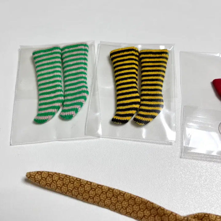 [BUNJANG] Doll Accessory Set: Flower Headband, Ribbon, Striped Socks, Bandana / 육일용 양말 헤어밴드 외