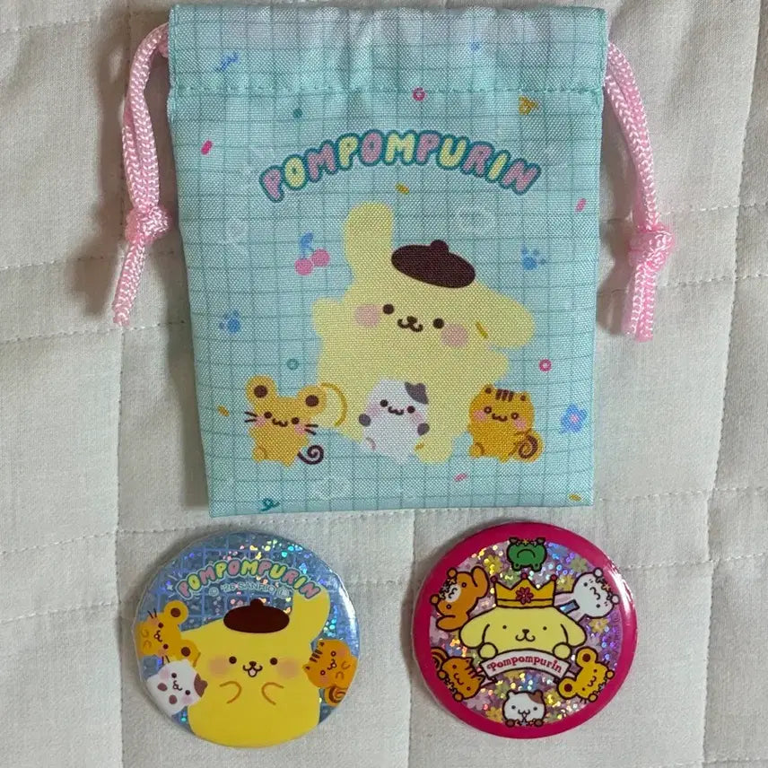 [BUNJANG] Sanrio Pompompurin 30th Anniversary Pouch &amp; 2 Badges Set / 산리오 폼폼푸린 30주년 파우치, 뱃지 2종 세트