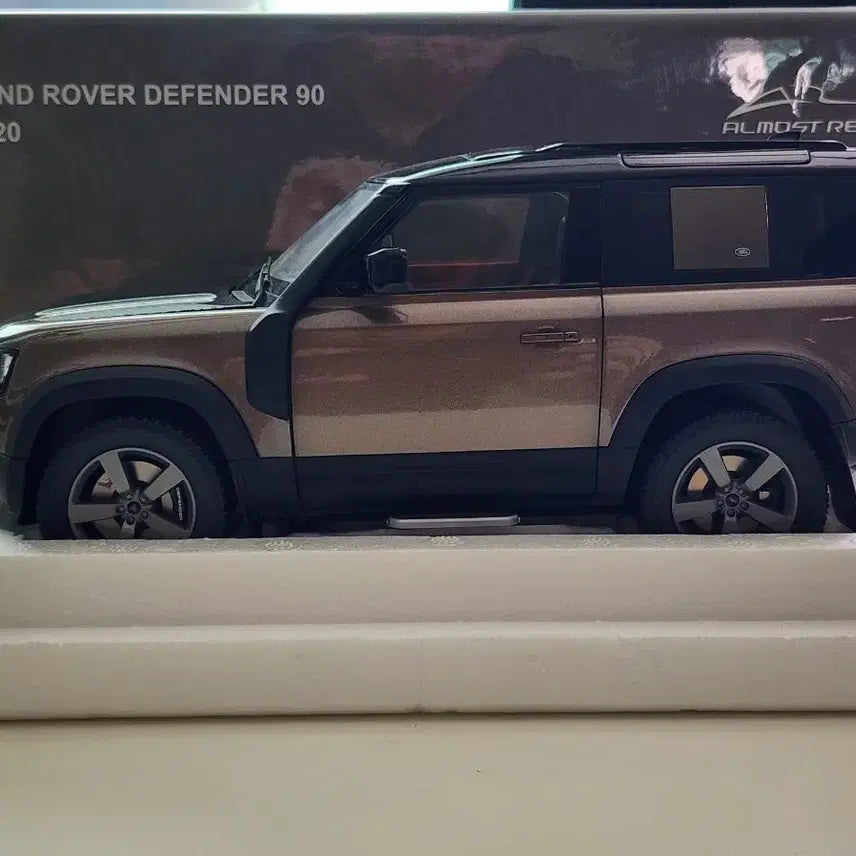 [BUNJANG] Almost Real 1:18 Land Rover Defender 90 Brown Limited Edition (300 Units) / 1:18 올모스트리얼 랜드로버 디펜더 90 브라운 300대 한정판 다이캐스트