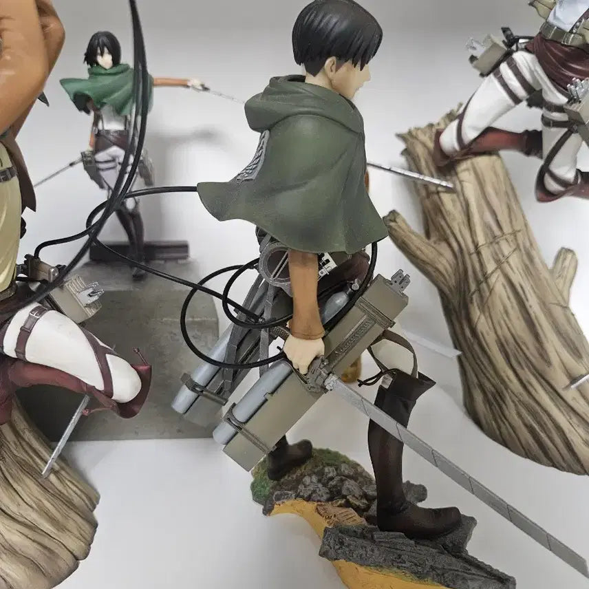 [BUNJANG] Attack on Titan Levi Bravo Figure / 진격거인 진격거 피규어 리바이 브레이브 피규어