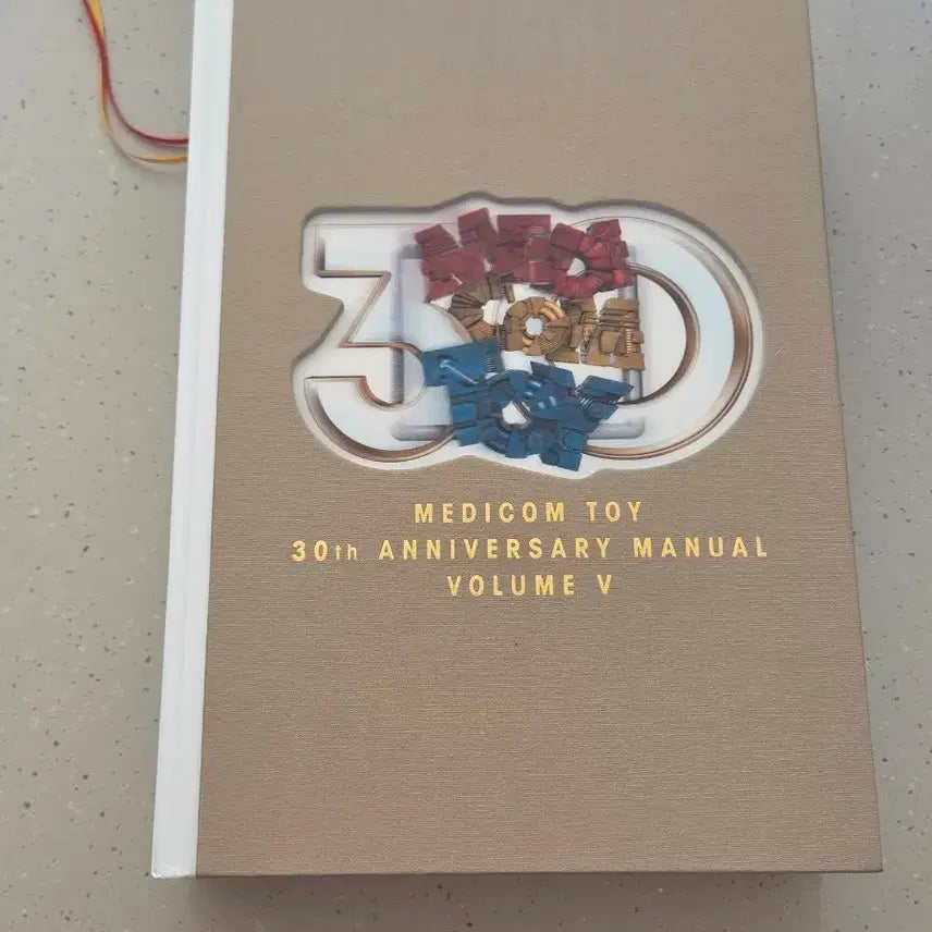 [BUNJANG] Bearbrick 30th Anniversary Book / 베어브릭 30주년