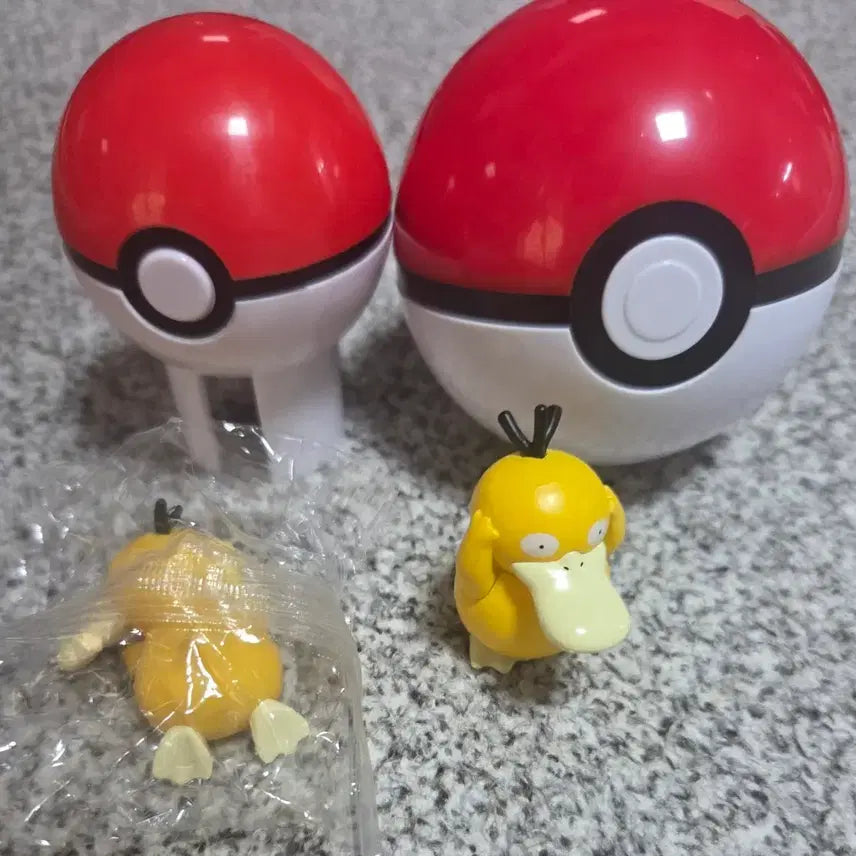 [BUNJANG] GS25 Pokemon Psyduck Figure Bundle (Beverage/Candy) / gs25 포켓몬스터 고라파덕 피규어 2종 일괄(음료수/새콤달콤)