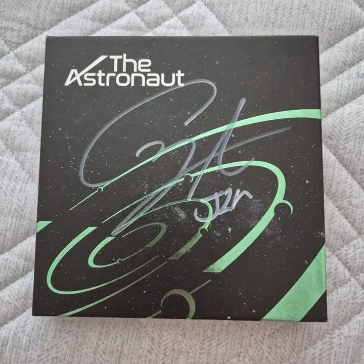 [BUNJANG] BTS Jin The Astronaut Signed Album / 방탄소년단 진 석진 디애스트로넛 싸인앨범