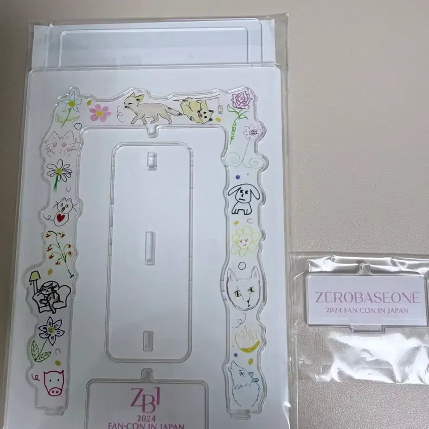 [BUNJANG] ZB1 2024 Japan Fancon MD Rotating Photocard Acrylic Stand (Excluding Photocard) / 제베원 2024년 일본 팬콘 MD 회전 토레카 아크릴 스탠드 미사용 새제품 (포카제외)
