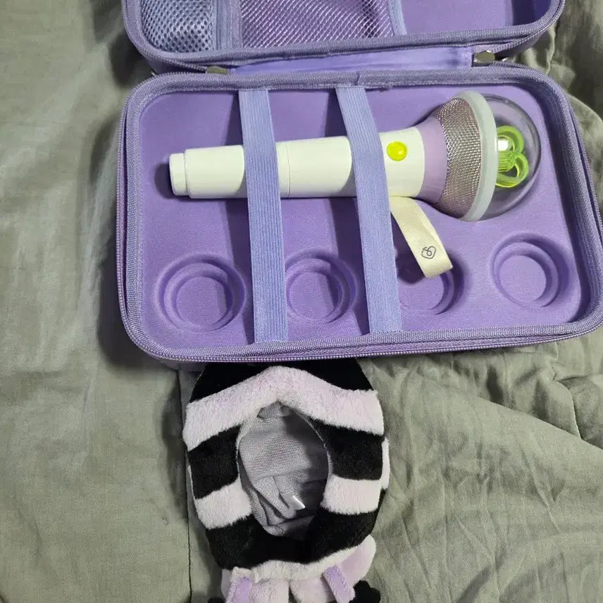 [BUNJANG] IU Official Lightstick + Case + Cape Set / 아이유 응원봉+케이스+케이프 세트