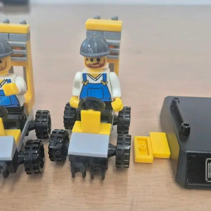 [BUNJANG] LEGO Construction Worker Minifigure 2-Pack + Vehicle Set / 레고  건설 인부 미니피규어 2개 + 차량
