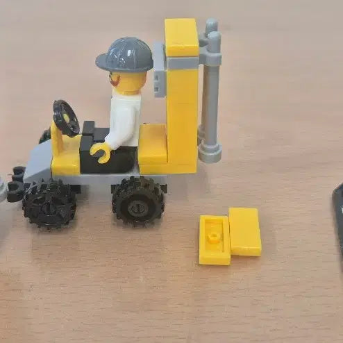 [BUNJANG] LEGO Construction Worker Minifigure 2-Pack + Vehicle Set / 레고  건설 인부 미니피규어 2개 + 차량