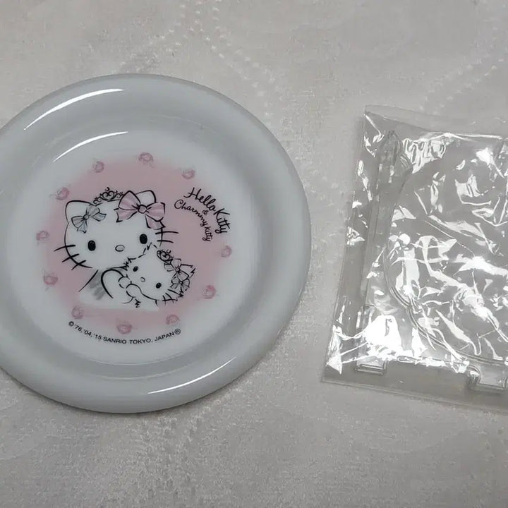 [BUNJANG] Sanrio Hello Kitty Classic Mini Plate Strawberry Milk Background Charm / 산리오 챠미키티 키티 고전 미니 플레이트 딸기우유 배경 챠미