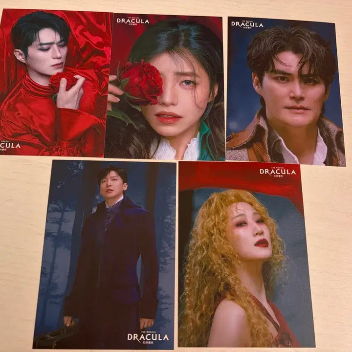 [BUNJANG] Dracula Musical Character Cut Postcards Set / 드라큘라 캐릭터컷 엽서 전동석 김환희 강태을 진태화 이아름솔