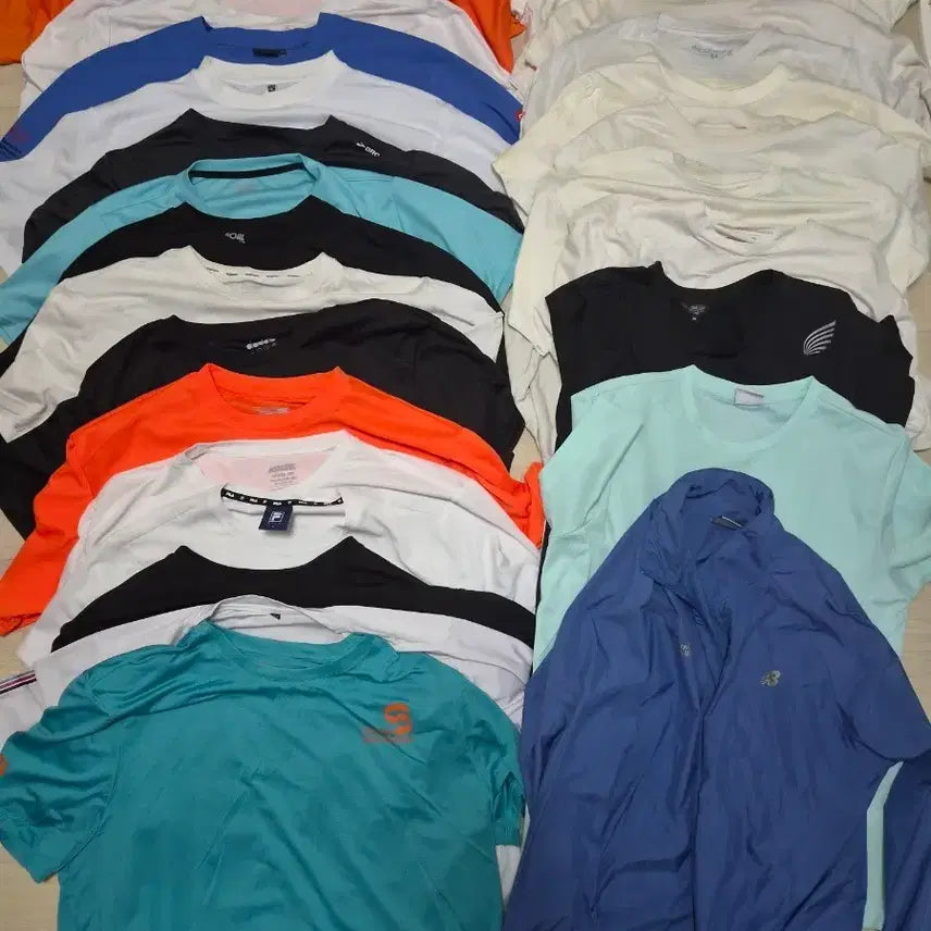 [BUNJANG] Marathon T-Shirt Collection Bundle (30 Shirts + 8 Gym Sacks + Ponchos) / 마라톤 티셔츠 모음 총30장 수집용 소장용 마라톤 대회 티셔츠 마라톤 메달