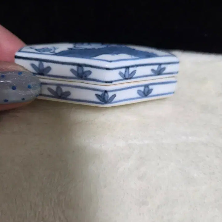 [BUNJANG] Japanese Imari White Porcelain Blue and White Monkey Motif Incense Container / 일본 이마리  백자 청화 원숭이 문양 향합