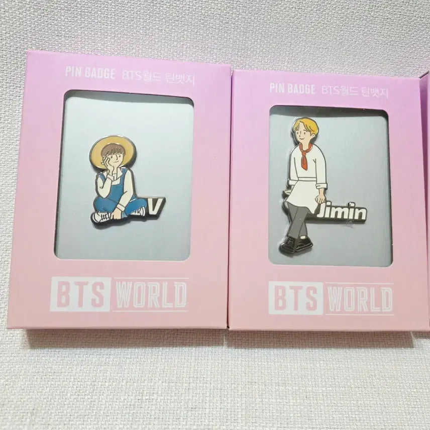 [BUNJANG] BTS WORLD Pin Badges RM, Jin, Jimin, V Bundle Set / BTS WORLD 핀뱃지 RM/진/지민/뷔 일괄 급처