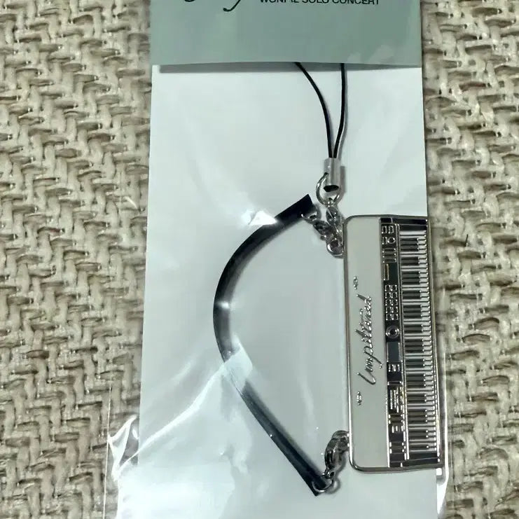 [BUNJANG] DAY6 Young K Unfiltered Keyboard Keychain / 원필 언필터드 키보드 키링