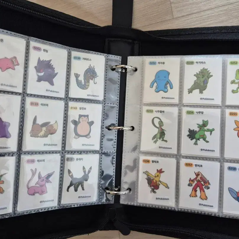 [BUNJANG] Pokemon Sticker Collection: Complete Season 1, 139 Variants (Includes Black Rayquaza) / 포켓몬 띠부씰 검은레쿠쟈 포함 시즌1  139종 띠부실 전종 완성본.