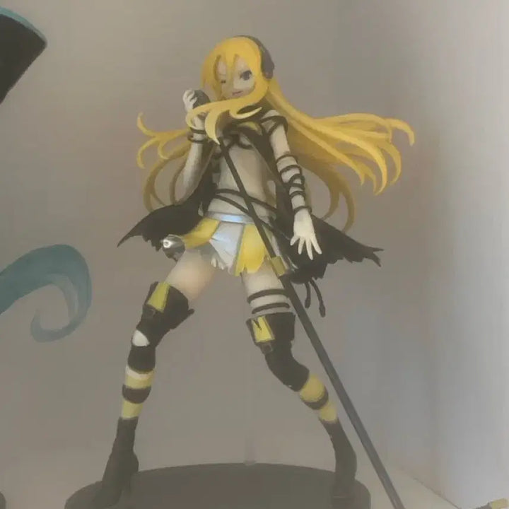 [BUNJANG] Vocaloid Lily Gozam Misoner Figure / 보컬로이드 릴리 고전 미소녀 피규어
